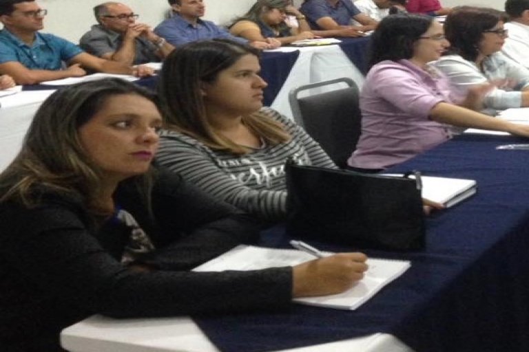 Servidora participa de capacitação para investimentos no mercado financeiro